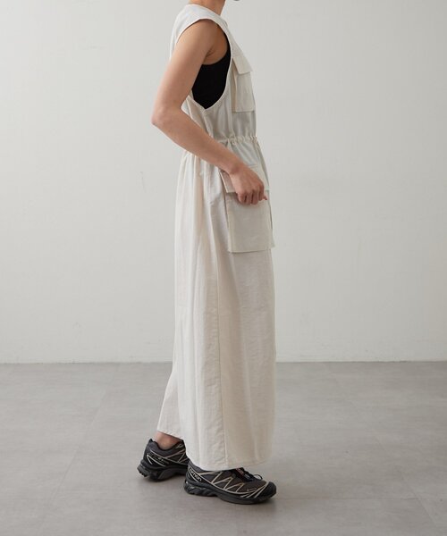 earthy(アーシー)の「【撥水】ナイロンロングベストワンピース(ワンピース・レディース・ブラック/オフホワイト・FREE)」の8枚目の写真