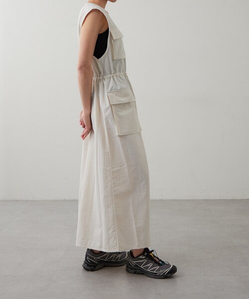 earthy(アーシー)の「【撥水】ナイロンロングベストワンピース(ワンピース・レディース・ブラック/オフホワイト・FREE)」の7枚目の写真