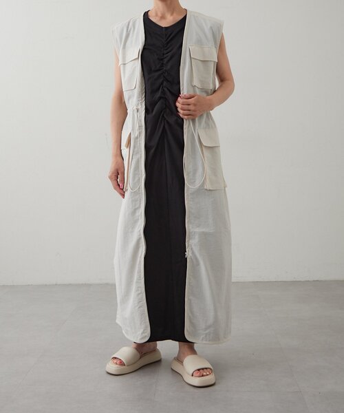 earthy(アーシー)の「【撥水】ナイロンロングベストワンピース(ワンピース・レディース・ブラック/オフホワイト・FREE)」の5枚目の写真