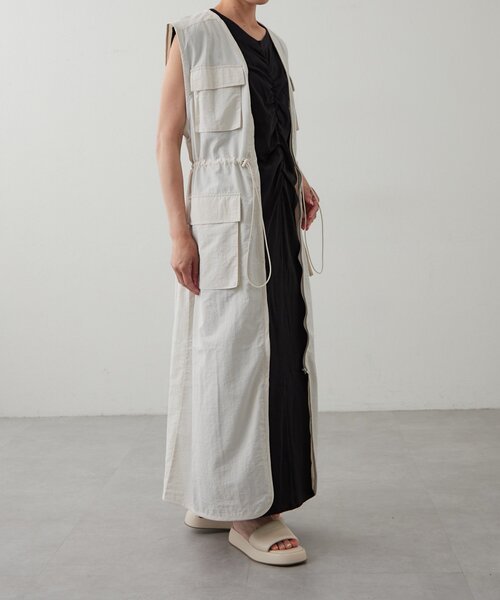 earthy(アーシー)の「【撥水】ナイロンロングベストワンピース(ワンピース・レディース・ブラック/オフホワイト・FREE)」の3枚目の写真