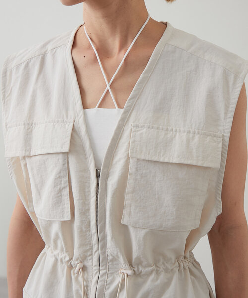 earthy(アーシー)の「【撥水】ナイロンロングベストワンピース(ワンピース・レディース・ブラック/オフホワイト・FREE)」の15枚目の写真