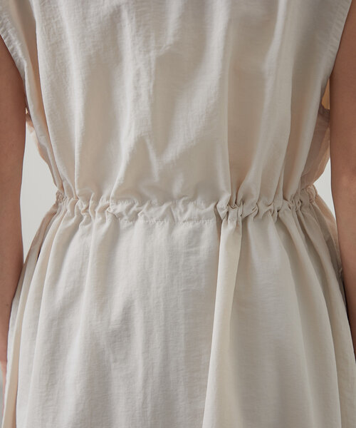 earthy(アーシー)の「【撥水】ナイロンロングベストワンピース(ワンピース・レディース・ブラック/オフホワイト・FREE)」の13枚目の写真