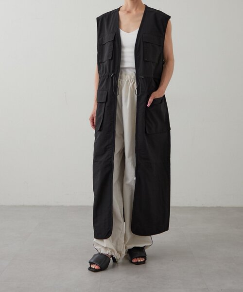 earthy(アーシー)の「【撥水】ナイロンロングベストワンピース(ワンピース・レディース・ブラック/オフホワイト・FREE)」の20枚目の写真