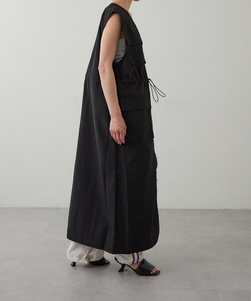 earthy(アーシー)の「【撥水】ナイロンロングベストワンピース(ワンピース・レディース・ブラック/オフホワイト・FREE)」の21枚目の写真