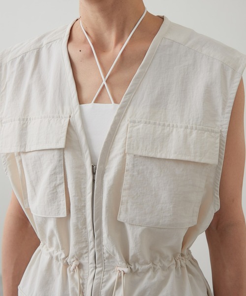 earthy(アーシー)の「【撥水】ナイロンロングベストワンピース(ワンピース・レディース・ブラック/オフホワイト・FREE)」の16枚目の写真