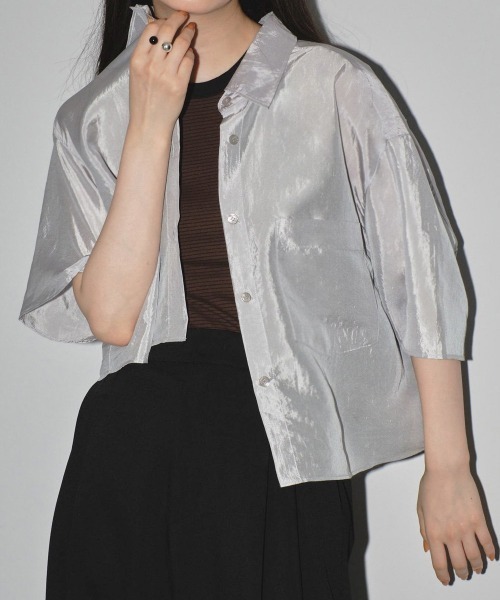 TODAYFUL（トゥデイフル）の「TODAYFUL Satin Short Shirts 12410406（シャツ/ブラウス・レディース・ブラック/ライトブルー/ホワイト・FREE）」の2枚目の写真
