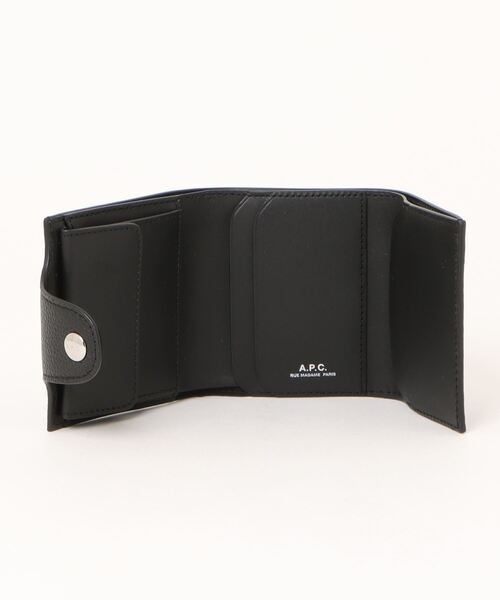 A.P.C.（アーペーセー）の「TRIFOLD CHARLES  24AH（財布・メンズ・ブラック・ONESIZE）」の4枚目の写真