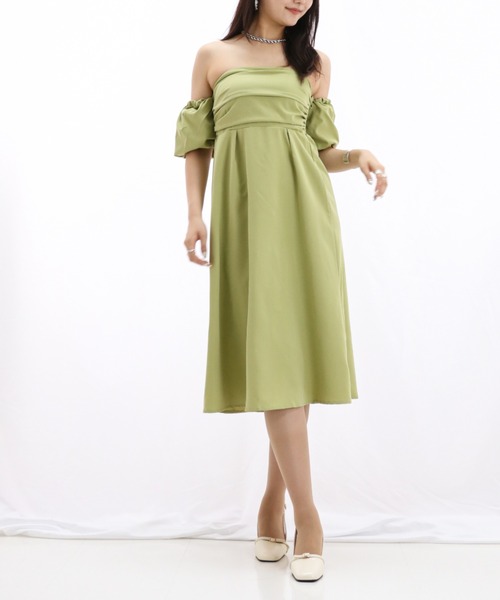 a lot of love（ア ロット オブ ラブ）の「パフスリーブオフショルエレガントワンピース/パーティードレス（ドレス・レディース・ブラック/グリーン/オフホワイト・FREE）」の3枚目の写真