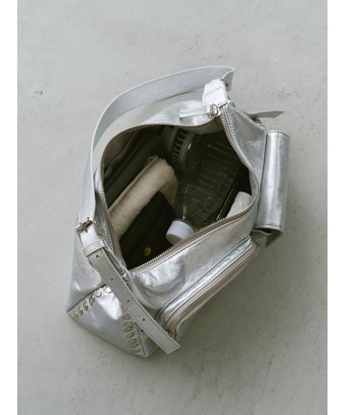 un/neu（アンノイ）の「アウトポケット2WAYスタッズバッグ / ショルダーバッグ（ハンドバッグ・レディース・レッド/シルバー/ブラック・FREE）」の5枚目の写真