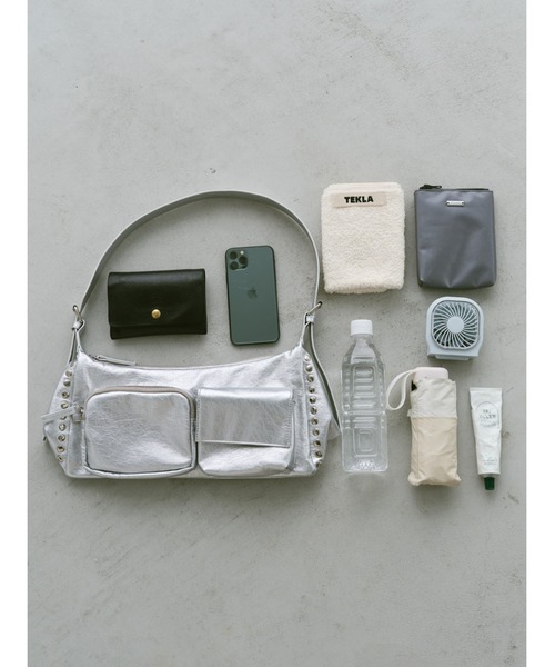 un/neu（アンノイ）の「アウトポケット2WAYスタッズバッグ / ショルダーバッグ（ハンドバッグ・レディース・レッド/シルバー/ブラック・FREE）」の4枚目の写真