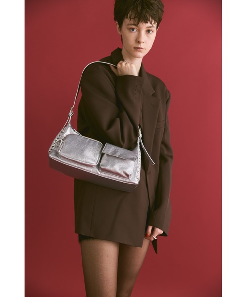 un/neu（アンノイ）の「アウトポケット2WAYスタッズバッグ / ショルダーバッグ（ハンドバッグ・レディース・レッド/シルバー/ブラック・FREE）」の7枚目の写真