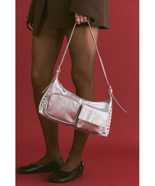 un/neu（アンノイ）の「アウトポケット2WAYスタッズバッグ / ショルダーバッグ（ハンドバッグ・レディース・レッド/シルバー/ブラック・FREE）」の6枚目の写真