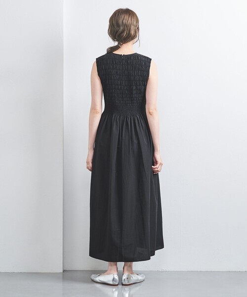 UNITED ARROWS（ユナイテッドアローズ）の「シャーリング ノースリーブ ワンピース（ワンピース・レディース・クリーム/ブラック・36/38）」の9枚目の写真