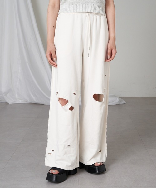 RAY CASSIN（レイカズン）の「ダメージピグメントスウェットパンツ（その他パンツ・レディース・グレー系その他2/ブラウン/アイボリー/ブラック・FREE）」の2枚目の写真