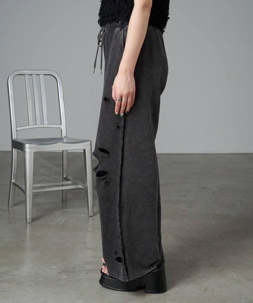 RAY CASSIN（レイカズン）の「ダメージピグメントスウェットパンツ（その他パンツ・レディース・グレー系その他2/ブラウン/アイボリー/ブラック・FREE）」の21枚目の写真