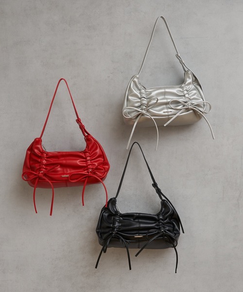 RAY CASSIN（レイカズン）の「ギャザーリボンショルダー（ショルダーバッグ・レディース・シルバー/ブラック/レッド・FREE）」の10枚目の写真