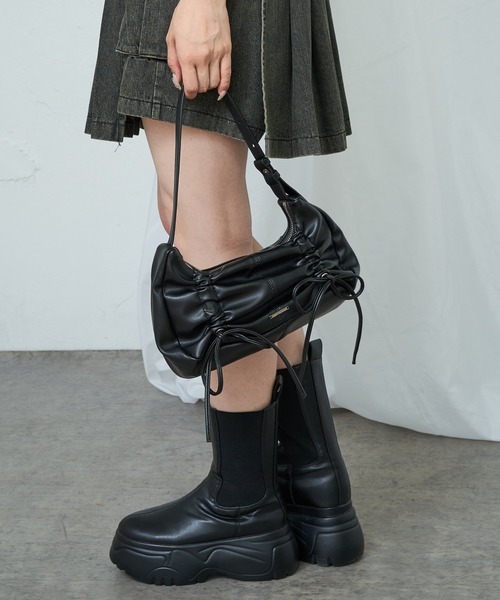 RAY CASSIN（レイカズン）の「ギャザーリボンショルダー（ショルダーバッグ・レディース・シルバー/ブラック/レッド・FREE）」の6枚目の写真