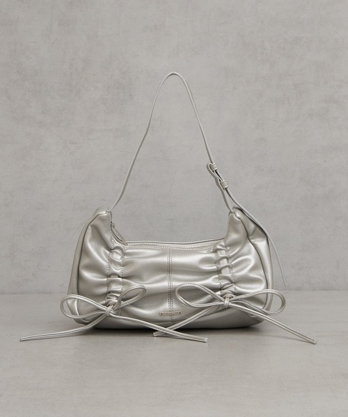 RAY CASSIN（レイカズン）の「ギャザーリボンショルダー（ショルダーバッグ・レディース・シルバー/ブラック/レッド・FREE）」の5枚目の写真