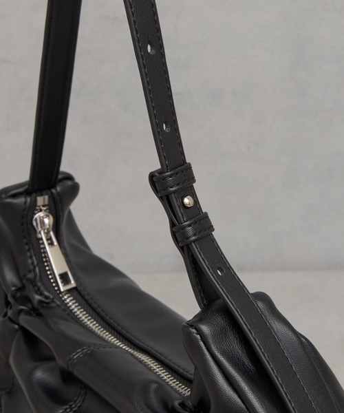 RAY CASSIN（レイカズン）の「ギャザーリボンショルダー（ショルダーバッグ・レディース・シルバー/ブラック/レッド・FREE）」の11枚目の写真