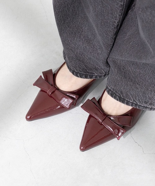 menue（メヌエ）の「リボンモチーフ ポインテッドトゥ ヒールパンプス（パンプス・レディース・アイボリー/シルバー/ブラック/レッド・23.0cm/24.0cm/25.0cm/26.0cm/21.5cm/22.0cm/22.5cm/23.5cm/24.5cm/25.5cm）」の3枚目の写真