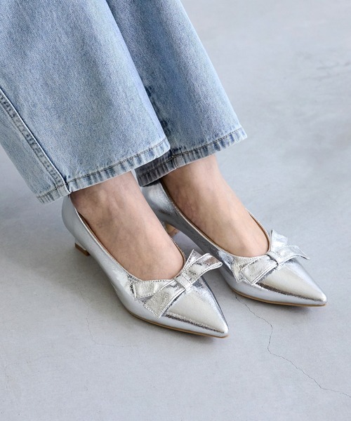 menue（メヌエ）の「リボンモチーフ ポインテッドトゥ ヒールパンプス（パンプス・レディース・アイボリー/シルバー/ブラック/レッド・23.0cm/24.0cm/25.0cm/26.0cm/21.5cm/22.0cm/22.5cm/23.5cm/24.5cm/25.5cm）」の22枚目の写真