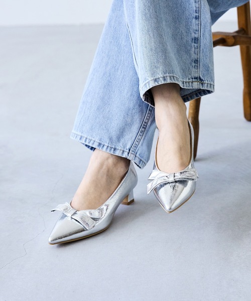 menue（メヌエ）の「リボンモチーフ ポインテッドトゥ ヒールパンプス（パンプス・レディース・アイボリー/シルバー/ブラック/レッド・23.0cm/24.0cm/25.0cm/26.0cm/21.5cm/22.0cm/22.5cm/23.5cm/24.5cm/25.5cm）」の21枚目の写真