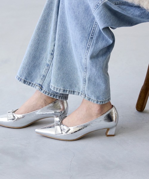 menue（メヌエ）の「リボンモチーフ ポインテッドトゥ ヒールパンプス（パンプス・レディース・アイボリー/シルバー/ブラック/レッド・23.0cm/24.0cm/25.0cm/26.0cm/21.5cm/22.0cm/22.5cm/23.5cm/24.5cm/25.5cm）」の20枚目の写真