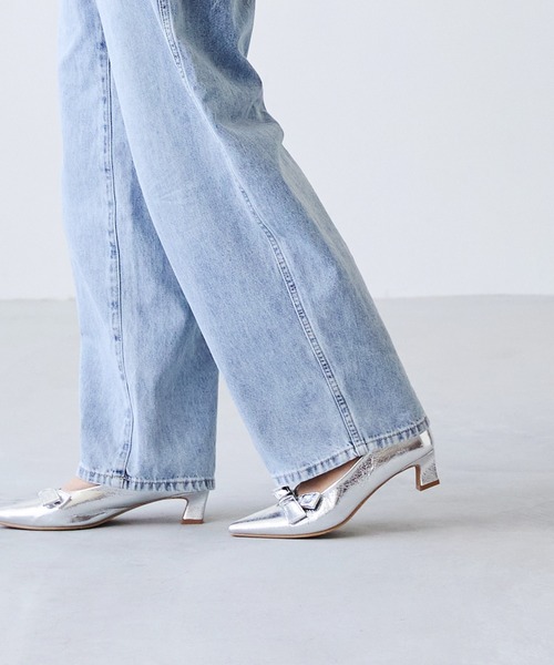 menue（メヌエ）の「リボンモチーフ ポインテッドトゥ ヒールパンプス（パンプス・レディース・アイボリー/シルバー/ブラック/レッド・23.0cm/24.0cm/25.0cm/26.0cm/21.5cm/22.0cm/22.5cm/23.5cm/24.5cm/25.5cm）」の16枚目の写真