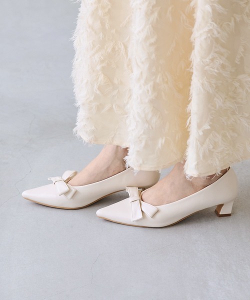 menue（メヌエ）の「リボンモチーフ ポインテッドトゥ ヒールパンプス（パンプス・レディース・アイボリー/シルバー/ブラック/レッド・23.0cm/24.0cm/25.0cm/26.0cm/21.5cm/22.0cm/22.5cm/23.5cm/24.5cm/25.5cm）」の7枚目の写真