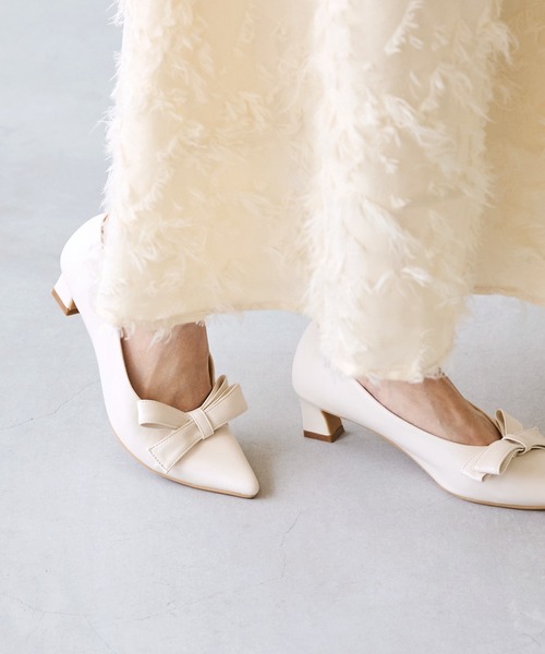 menue（メヌエ）の「リボンモチーフ ポインテッドトゥ ヒールパンプス（パンプス・レディース・アイボリー/シルバー/ブラック/レッド・23.0cm/24.0cm/25.0cm/26.0cm/21.5cm/22.0cm/22.5cm/23.5cm/24.5cm/25.5cm）」の5枚目の写真