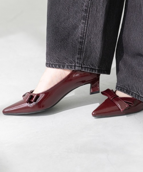 menue(メヌエ)の「リボンモチーフ ポインテッドトゥ ヒールパンプス(パンプス・レディース・アイボリー/シルバー/ブラック/レッド・23.0cm/24.0cm/25.0cm/26.0cm/21.5cm/22.0cm/22.5cm/23.5cm/24.5cm/25.5cm)」の15枚目の写真