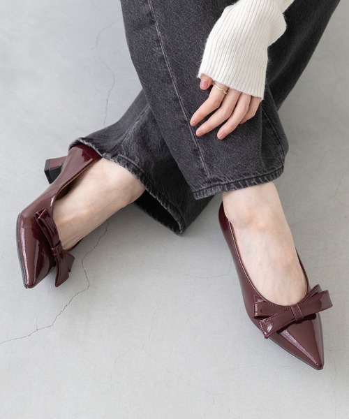 menue(メヌエ)の「リボンモチーフ ポインテッドトゥ ヒールパンプス(パンプス・レディース・アイボリー/シルバー/ブラック/レッド・23.0cm/24.0cm/25.0cm/26.0cm/21.5cm/22.0cm/22.5cm/23.5cm/24.5cm/25.5cm)」の16枚目の写真