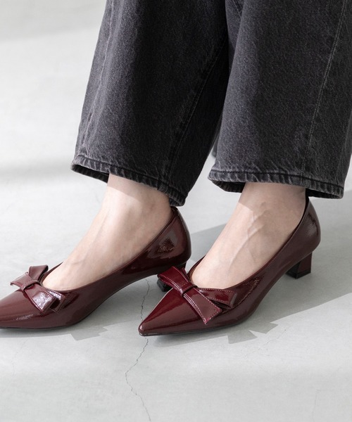 menue(メヌエ)の「リボンモチーフ ポインテッドトゥ ヒールパンプス(パンプス・レディース・アイボリー/シルバー/ブラック/レッド・23.0cm/24.0cm/25.0cm/26.0cm/21.5cm/22.0cm/22.5cm/23.5cm/24.5cm/25.5cm)」の17枚目の写真