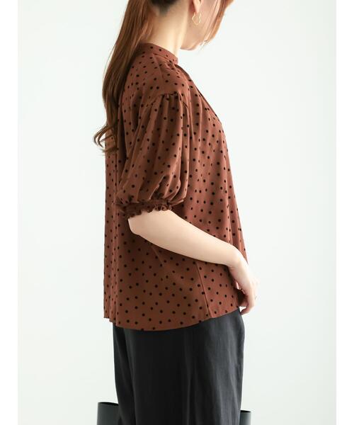 Te chichi（テチチ）の「フロッキードットブラウス（シャツ/ブラウス