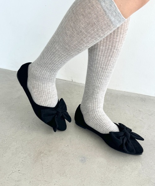 Loueme(ルエム)の「ポインテッドトゥリボンフラットパンプス(パンプス・レディース・アイボリー/ブラック/レッド・23.5cm/24.5cm)」の12枚目の写真