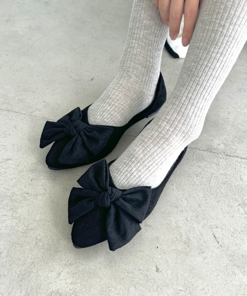 Loueme(ルエム)の「ポインテッドトゥリボンフラットパンプス(パンプス・レディース・アイボリー/ブラック/レッド・23.5cm/24.5cm)」の15枚目の写真