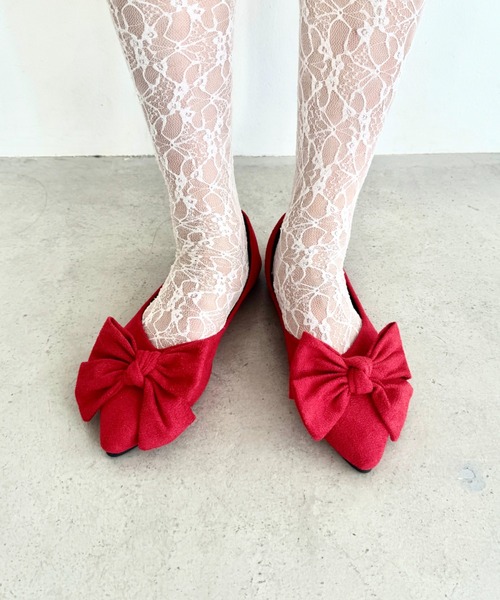 Loueme(ルエム)の「ポインテッドトゥリボンフラットパンプス(パンプス・レディース・アイボリー/ブラック/レッド・23.5cm/24.5cm)」の18枚目の写真