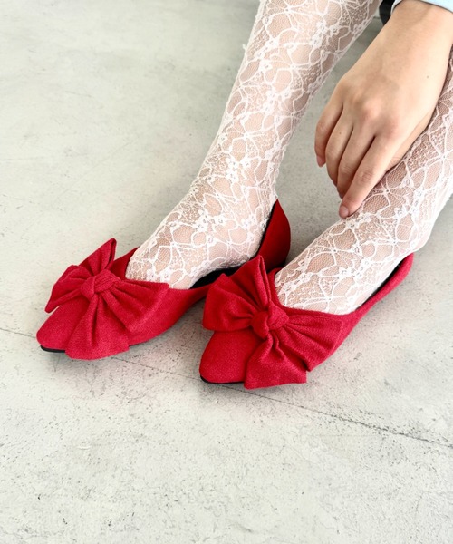 Loueme(ルエム)の「ポインテッドトゥリボンフラットパンプス(パンプス・レディース・アイボリー/ブラック/レッド・23.5cm/24.5cm)」の21枚目の写真