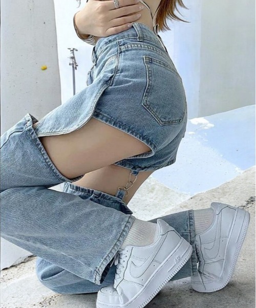 COMON+(コモンプラス)の「2wayで穿けるガーター付き 絶対領域デニムパンツ(デニムパンツ・レディース・ライトインディゴブルー・S/M/L)」の2枚目の写真