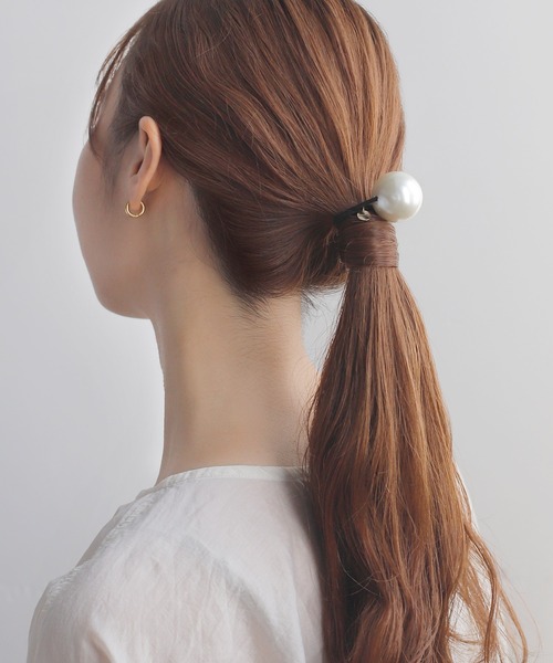 ANEMONE(アネモネ)の「パールヘアゴム(ヘアゴム・レディース・ベージュ/ブラック・FREE)」の2枚目の写真