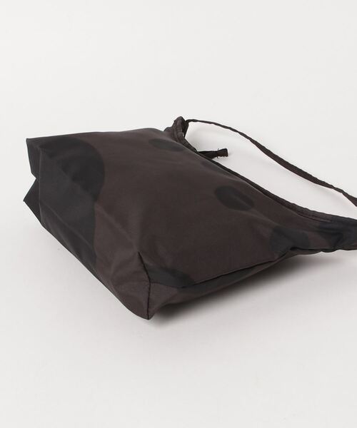 392 plusm（サンキューニプリュスエム）の「tr:392plusm　サンキューニ プリュス エム：pochette：マル　シルバー　カモフラージュ　超軽量ポシェット　超軽量撥水サコッシュ（ショルダーバッグ・レディース・カーキ/ブラック/ブラウン/レッド/イエロー/デザートカモ/タイガーカモ/シルバー/ネイビー・FREE）」の17枚目の写真