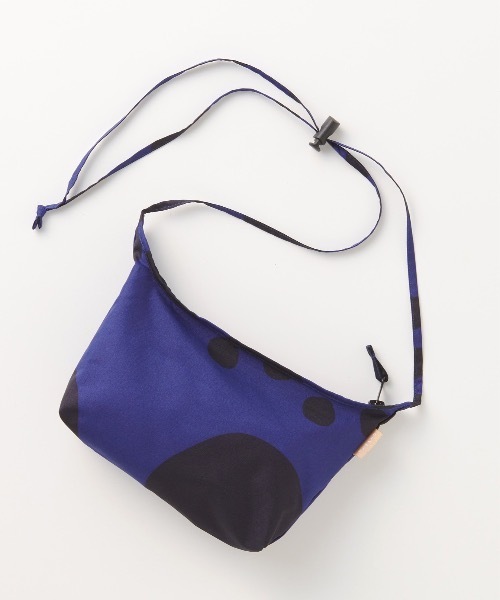 392 plusm（サンキューニプリュスエム）の「tr:392plusm　サンキューニ プリュス エム：pochette：マル　シルバー　カモフラージュ　超軽量ポシェット　超軽量撥水サコッシュ（ショルダーバッグ・レディース・カーキ/ブラック/ブラウン/レッド/イエロー/デザートカモ/タイガーカモ/シルバー/ネイビー・FREE）」の4枚目の写真