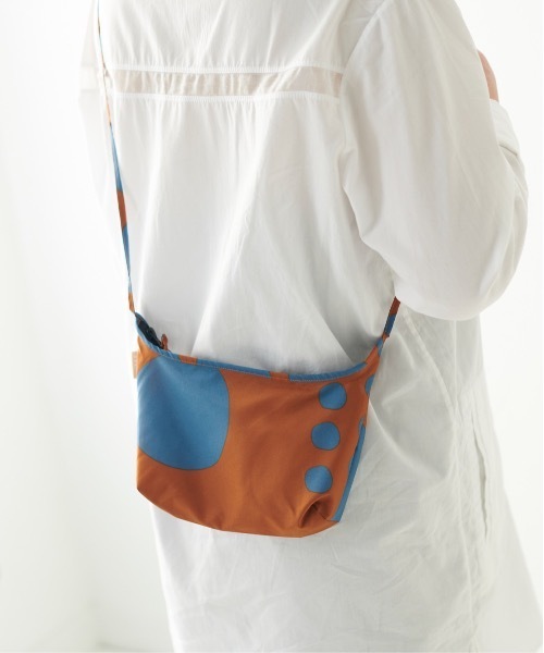 392 plusm（サンキューニプリュスエム）の「tr:392plusm　サンキューニ プリュス エム：pochette：マル　シルバー　カモフラージュ　超軽量ポシェット　超軽量撥水サコッシュ（ショルダーバッグ・レディース・カーキ/ブラック/ブラウン/レッド/イエロー/デザートカモ/タイガーカモ/シルバー/ネイビー・FREE）」の10枚目の写真