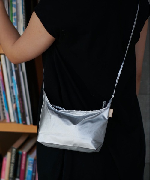 392 plusm（サンキューニプリュスエム）の「tr:392plusm　サンキューニ プリュス エム：pochette：マル　シルバー　カモフラージュ　超軽量ポシェット　超軽量撥水サコッシュ（ショルダーバッグ・レディース・カーキ/ブラック/ブラウン/レッド/イエロー/デザートカモ/タイガーカモ/シルバー/ネイビー・FREE）」の14枚目の写真