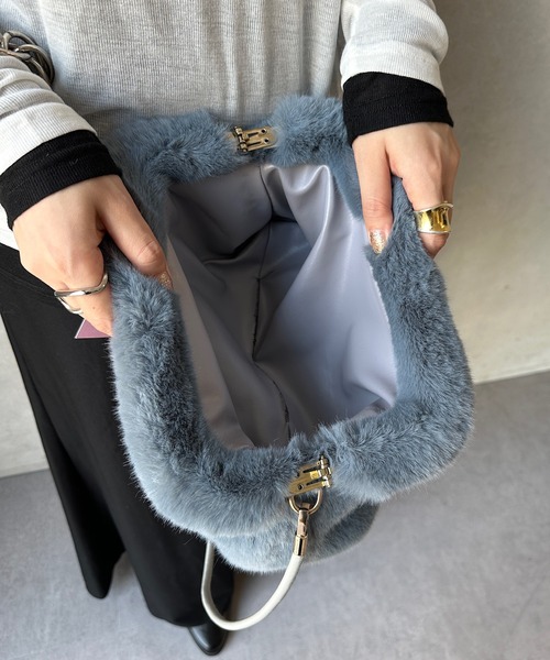 DouDou(ドゥドゥ)の「ラビットライクファーポシェット(ショルダーバッグ・レディース・サックスブルー/グリーン系その他2・FREE)」の5枚目の写真