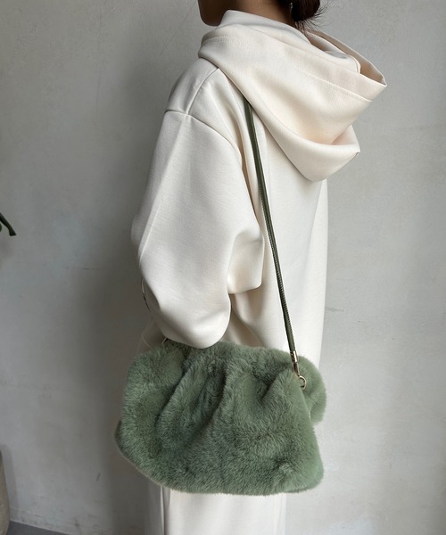 DouDou(ドゥドゥ)の「ラビットライクファーポシェット(ショルダーバッグ・レディース・サックスブルー/グリーン系その他2・FREE)」の6枚目の写真