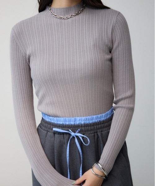 AZUL by moussy（アズールバイマウジー）の「ランダムリブハイネックニットトップス（ニット/セーター・レディース・レッド/ホワイト系その他/ダークブルー/ブラック/アイボリー/グレー・SMALL/MEDIUM）」の5枚目の写真