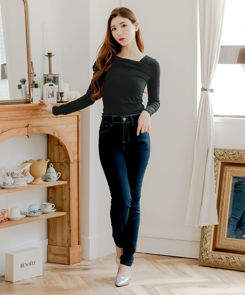 Julia Boutique（ジュリアブティック）の「ワンショルダー風カットソー（Tシャツ/カットソー・レディース・ブラウン/パープル/ブラック・ONE）」の4枚目の写真