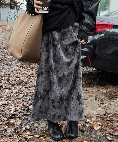 SpRay(スプレイ)の「ムラ染マーメイドロングスカート(スカート・レディース・ブラック/ブラウン・MEDIUM)」の1枚目の写真