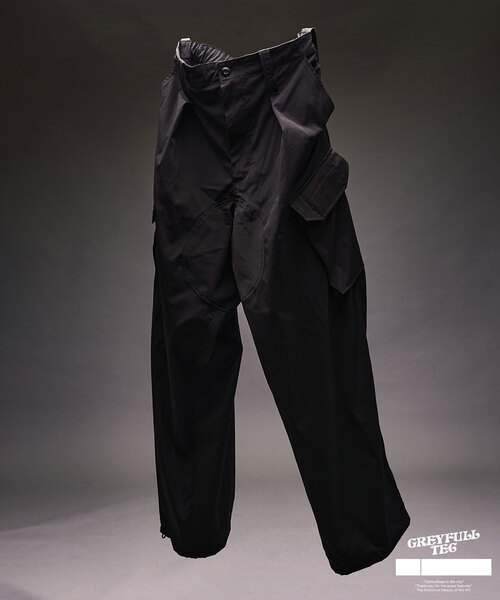 417 EDIFICE（フォーワンセブンエディフィス）の「”WASHER NYLON” RNカーゴパンツ（カーゴパンツ・メンズ・ブラック/チャコールグレー・LARGE/MEDIUM）」の2枚目の写真